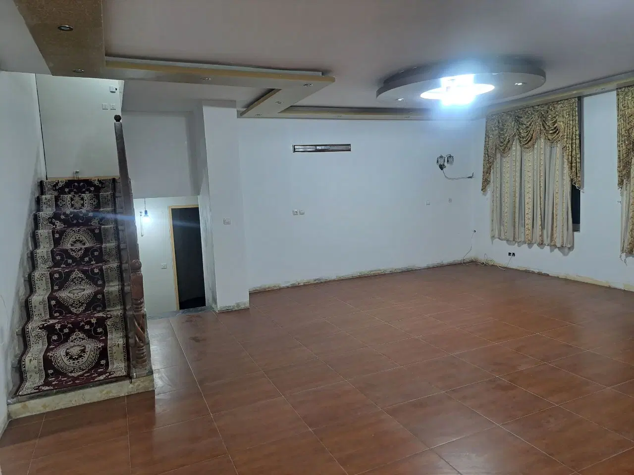 اجاره ویلایی دوبلکس دربست  300 متری چهار خواب A4 تمیز (n3118)