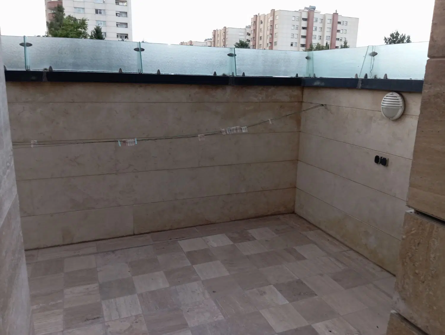 فروش آپارتمان 135متری سندتکبرگ C5 حیاطدار(n3373)