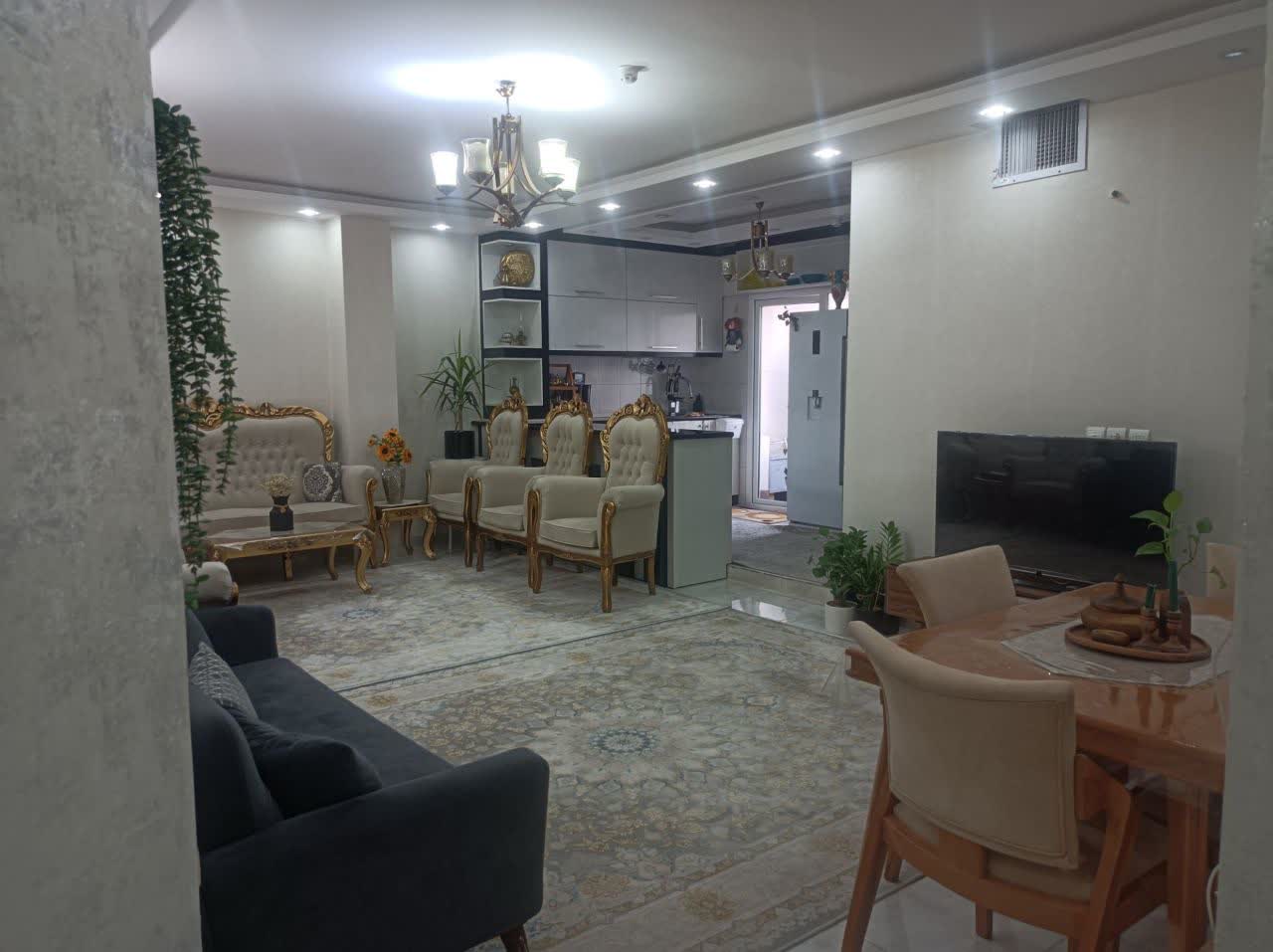 فروش آپارتمان 82 متری دو خواب C2 - شیک (M9988)