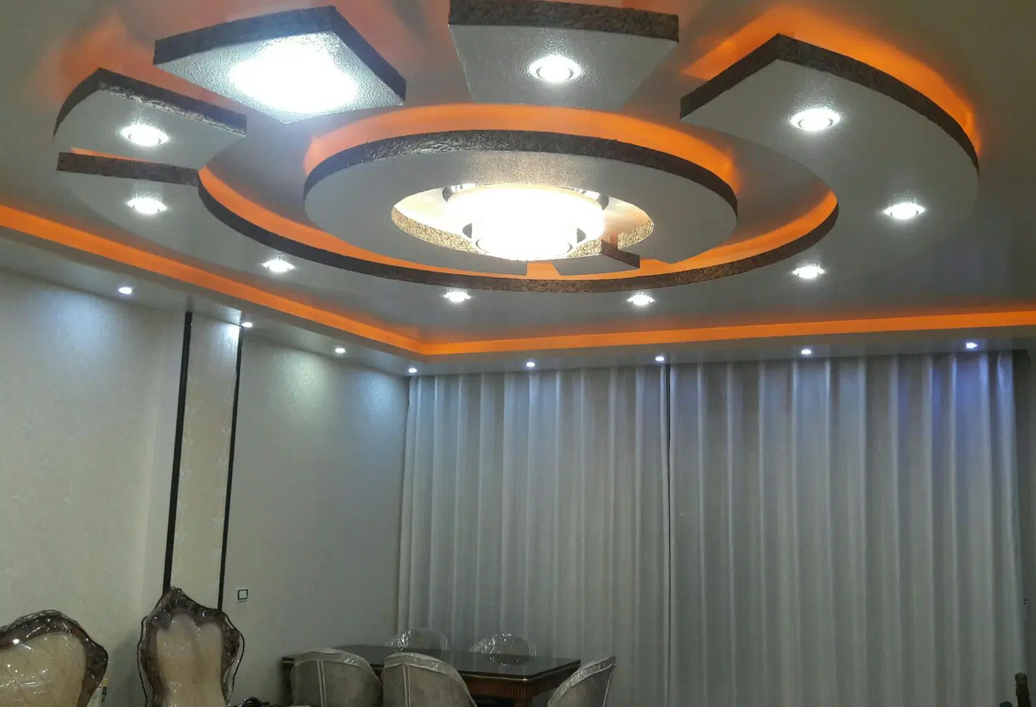 فروش آپارتمان 104متری سندتکبرگ B4 لوکس(n4411)